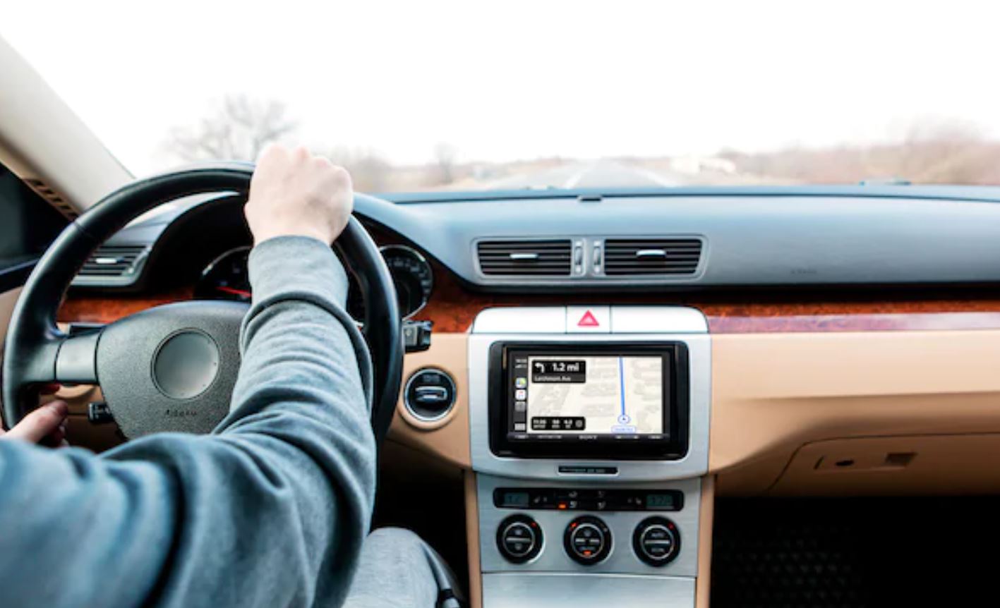 Sony XAV-AX5500 6.95" Bluetooth Media Receiver with Apple CarPlay